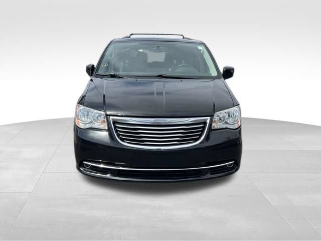 Used 2016 Chrysler Town & Country Touring FWD video 2