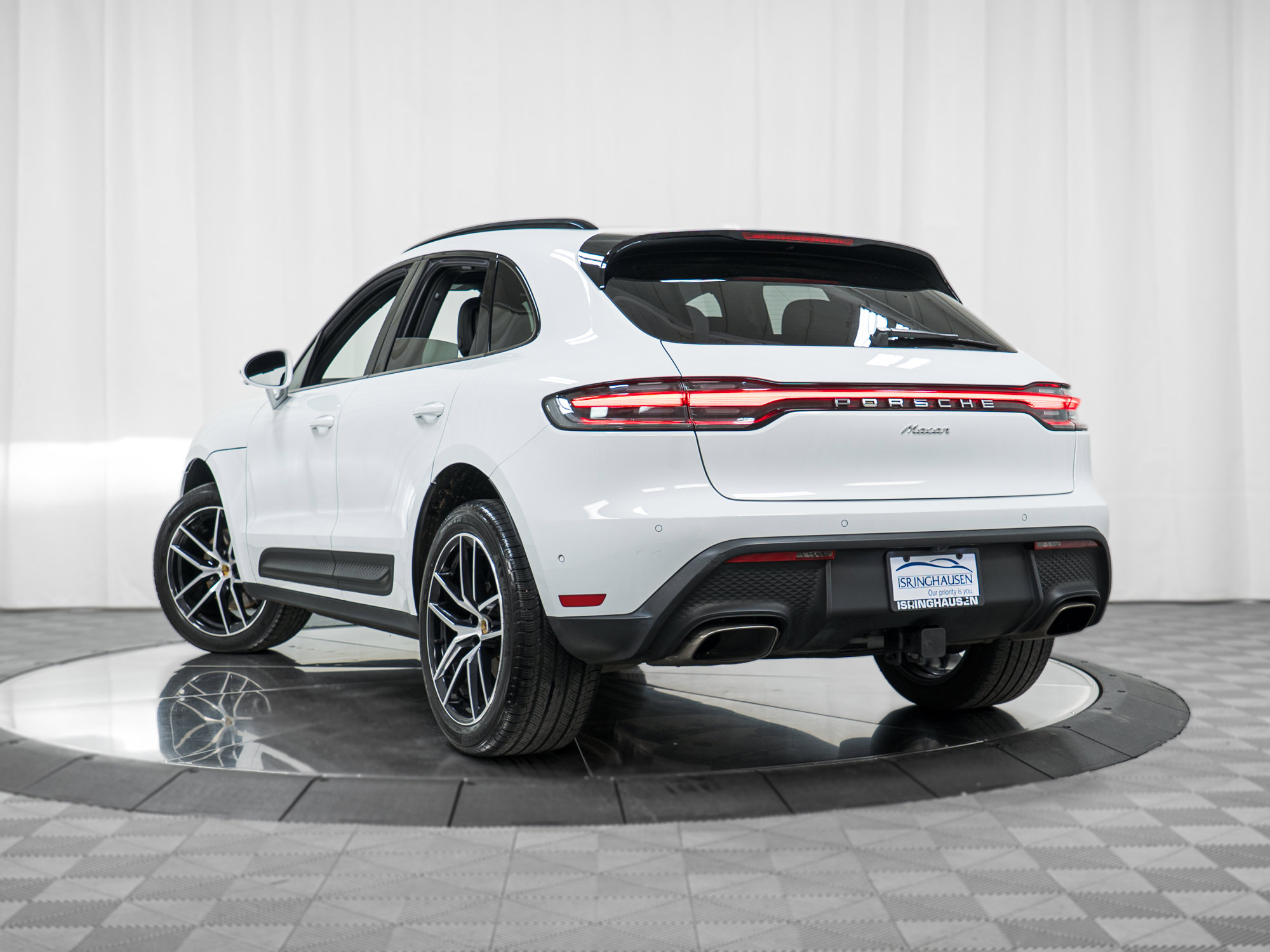Certified 2023 Porsche Macan image 34