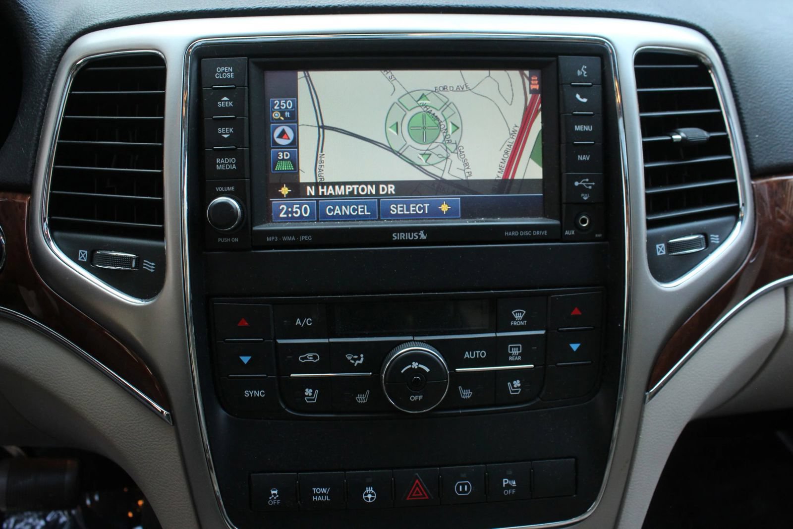 Used 2012 Jeep Grand Cherokee Limited w/ Luxury Group II AWD/4WD image 30