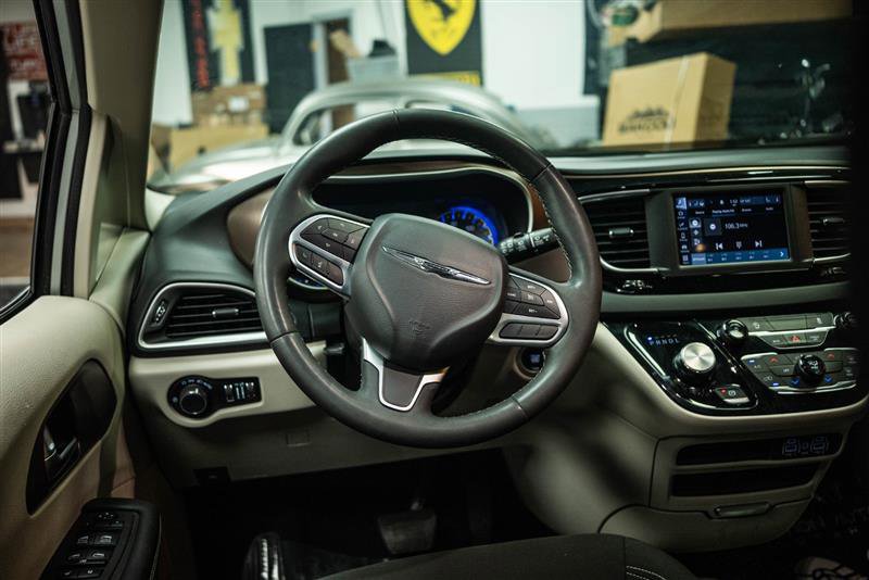 Used 2023 Chrysler Voyager LX image 16