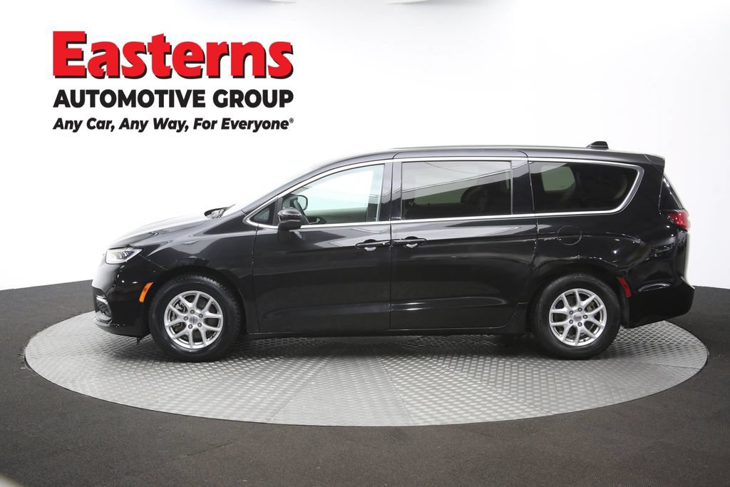 Used 2023 Chrysler Pacifica Touring-L FWD image 61
