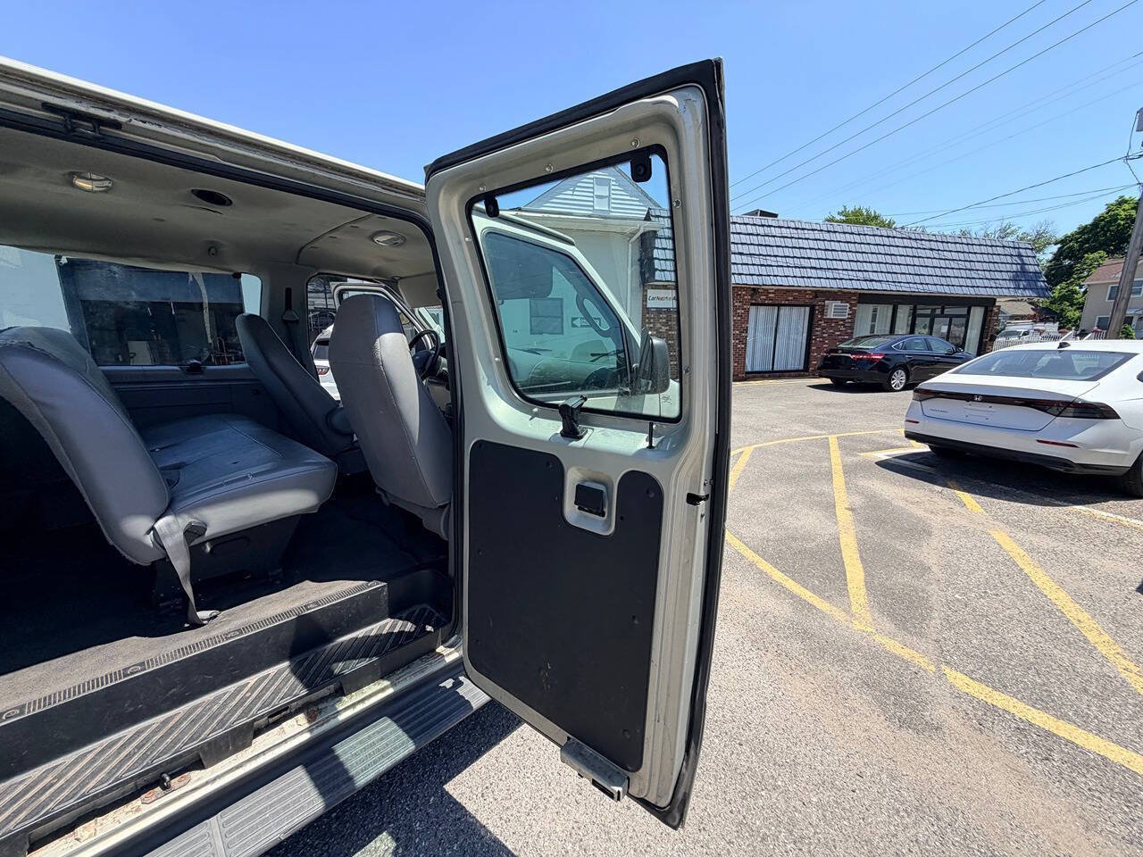 Used 2006 Ford E-350 and Econoline 350 XL RWD image 61