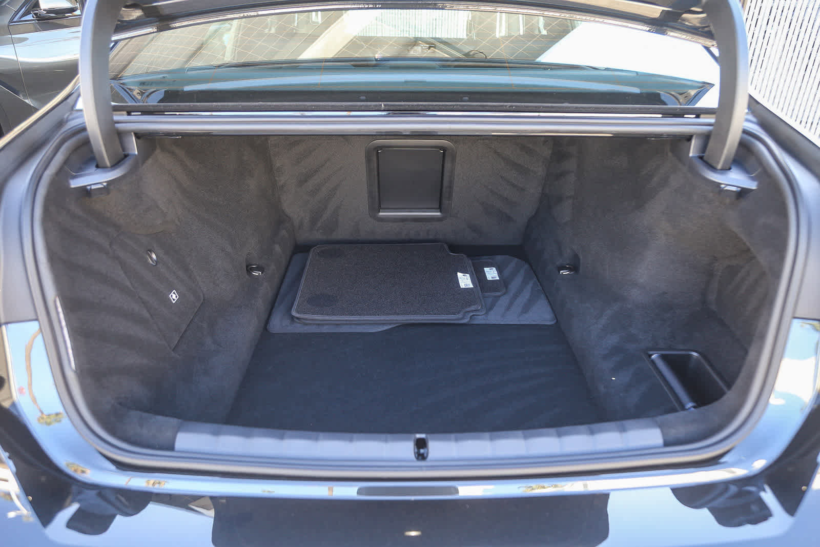 Used 2026 BMW 750e xDrive w/ Premium Package image 22