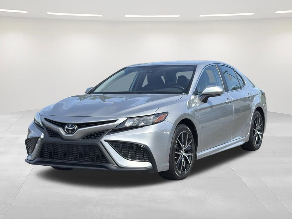 Used 2024 Toyota Camry SE image 1