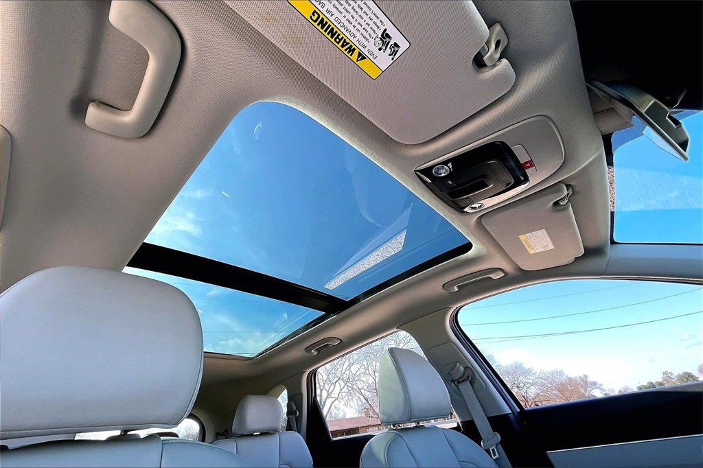 Certified 2025 Kia Sorento EX w/ Panoramic Sunroof Package image 17