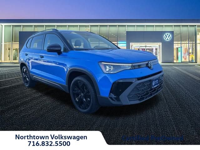 Certified 2025 Volkswagen Taos SE image 1