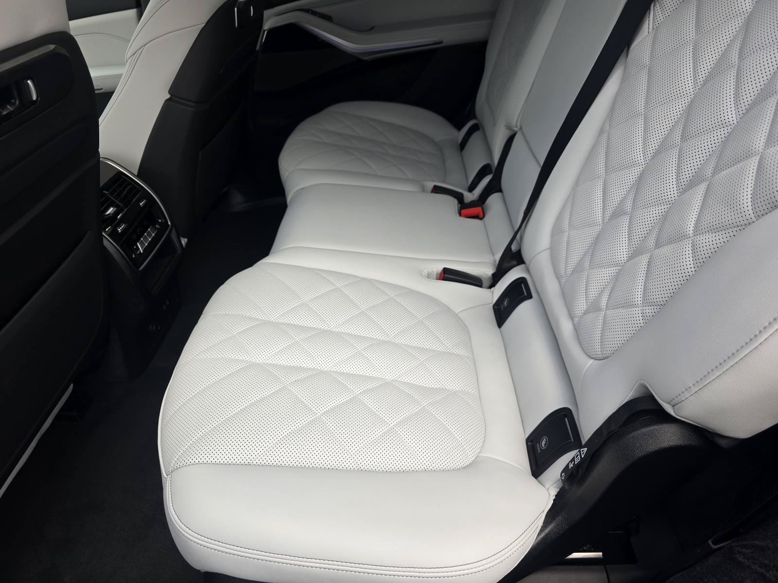 New 2027 BMW X7 xDrive40i AWD/4WD image 14