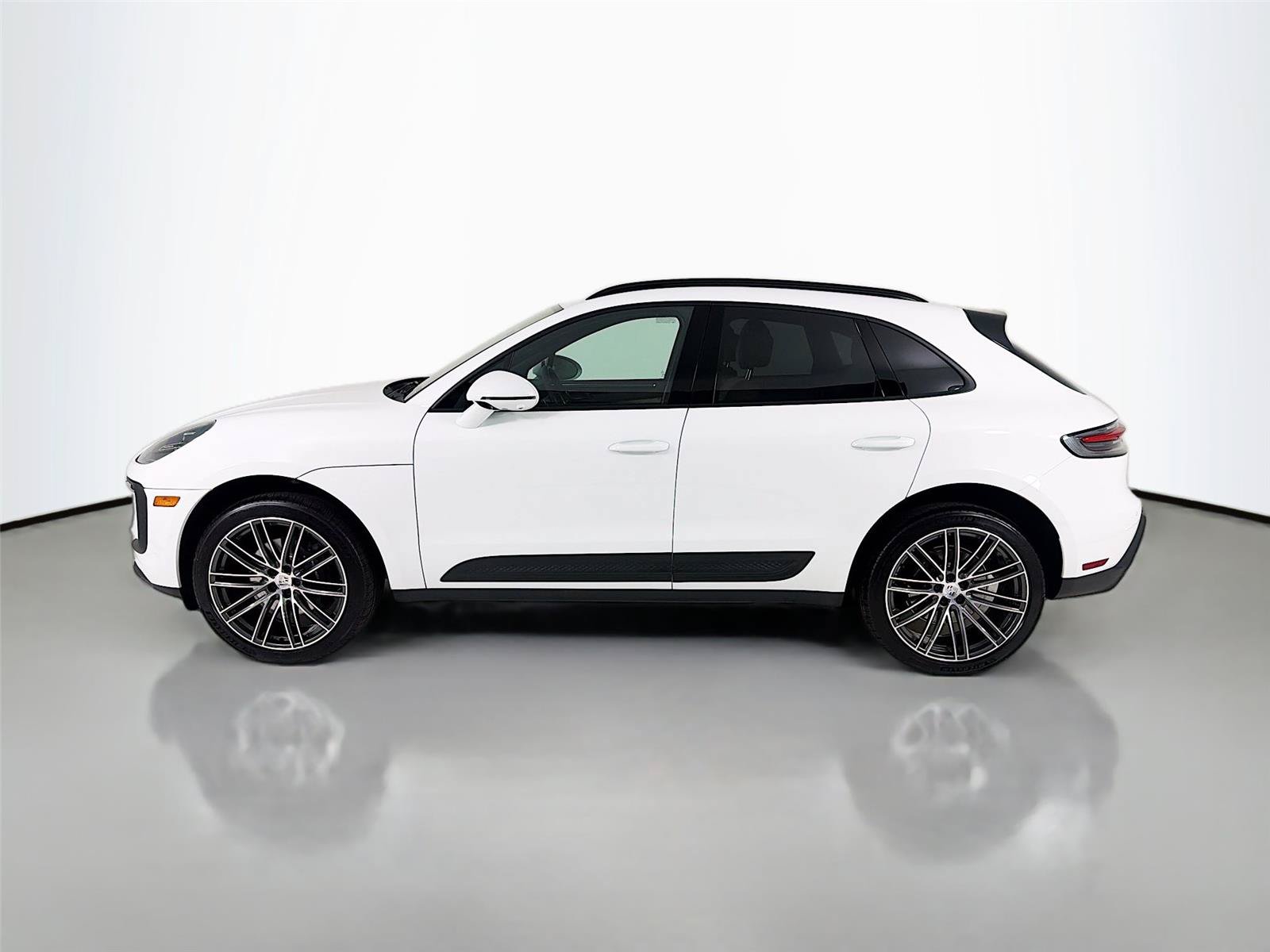 Certified 2026 Porsche Macan Turbo AWD/4WD image 2