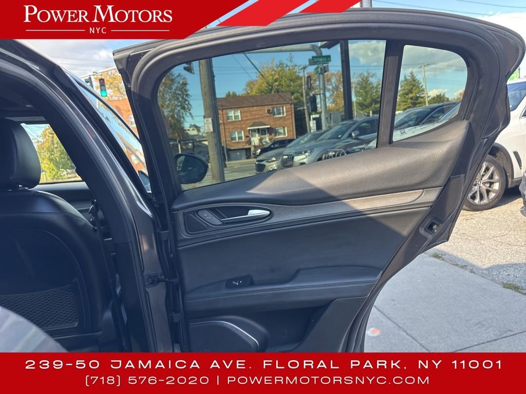 Used 2023 Alfa Romeo Stelvio Ti image 18