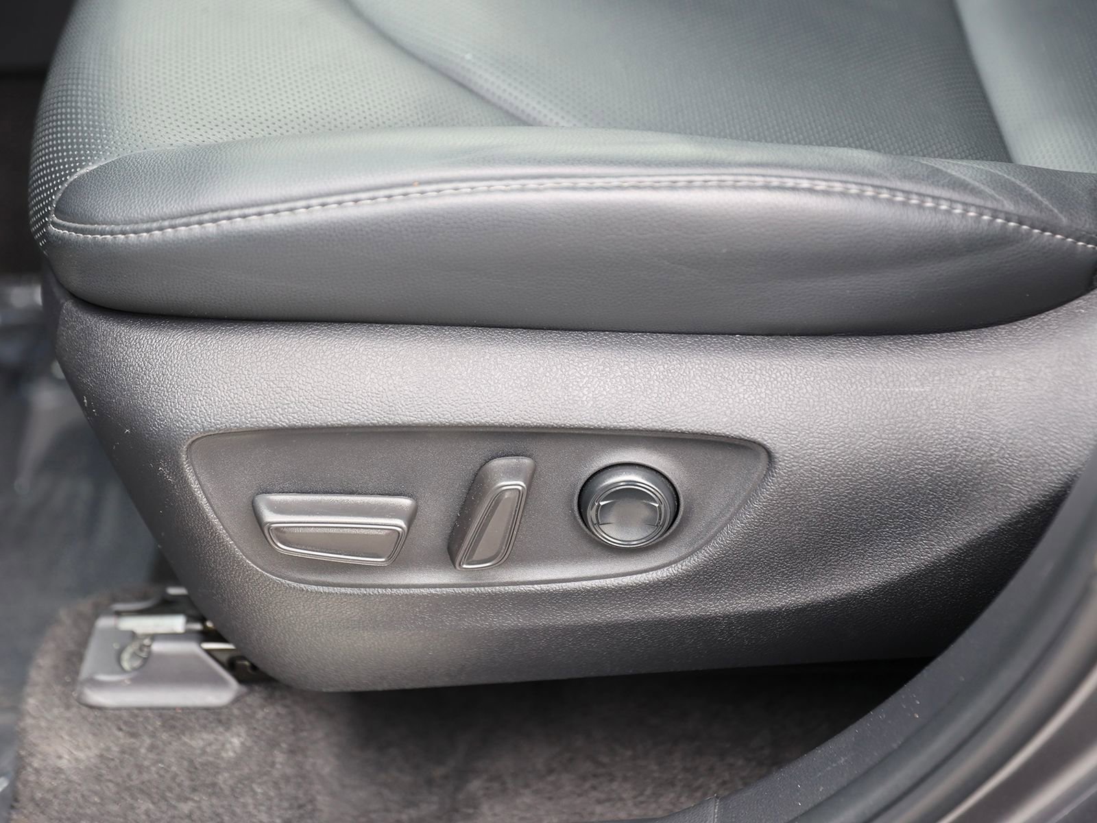 Used 2023 Toyota Highlander Platinum image 19