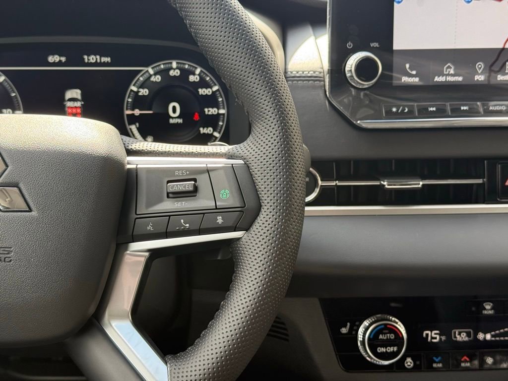 New 2025 Mitsubishi Outlander SEL image 11