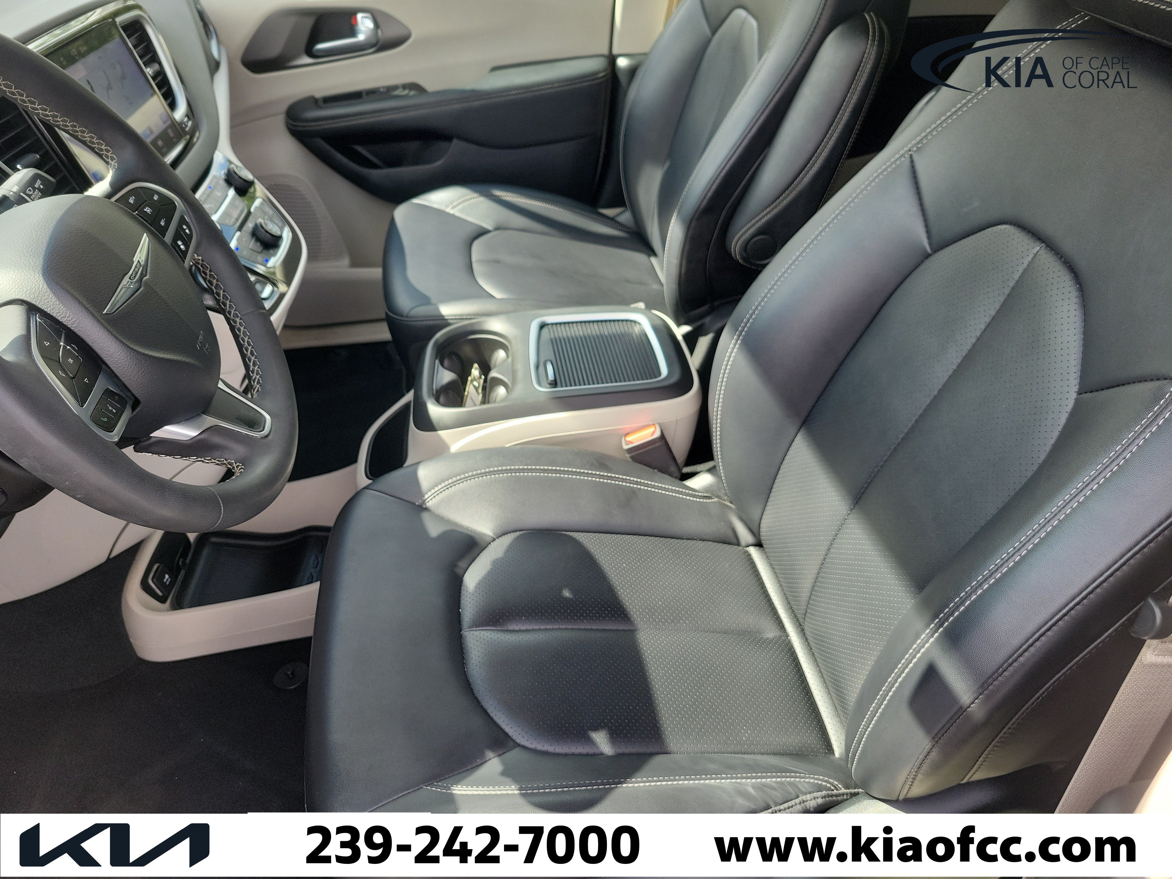 Used 2024 Chrysler Pacifica Touring-L FWD image 21