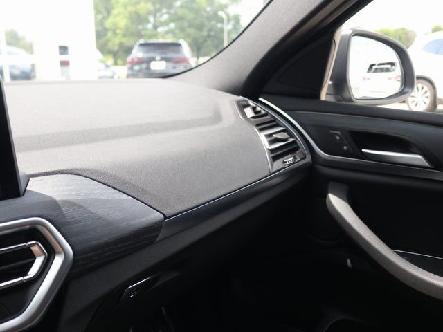 Used 2025 BMW X4 xDrive30i image 22