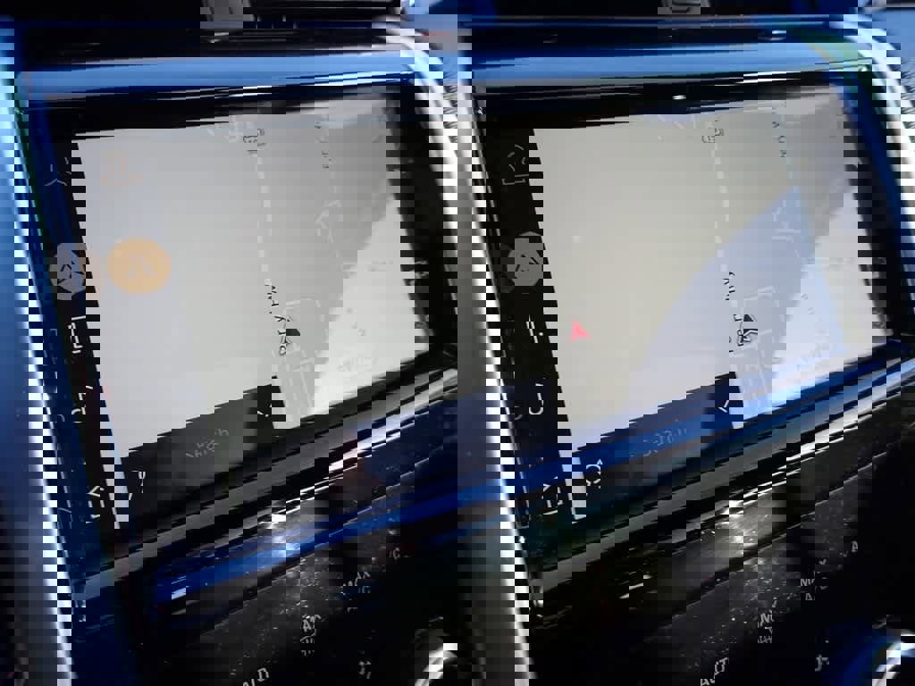 Used 2023 Land Rover Discovery Sport SE R-Dynamic image 10