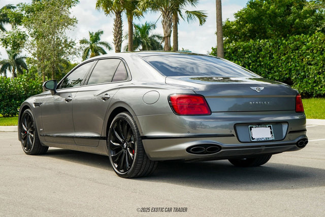 Used 2022 Bentley Flying Spur Plug-In Hybrid image 6