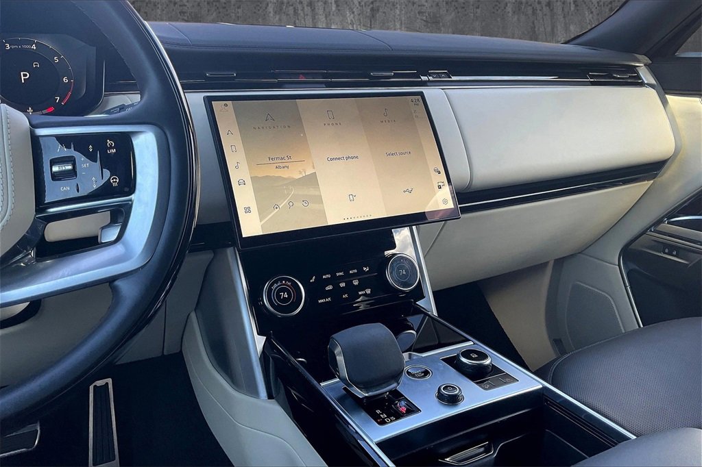 Used 2023 Land Rover Range Rover SE image 9