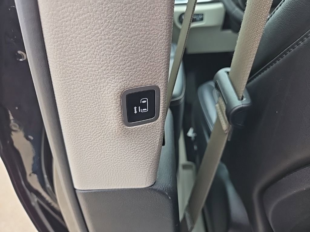 Used 2024 Chrysler Pacifica Touring-L image 82