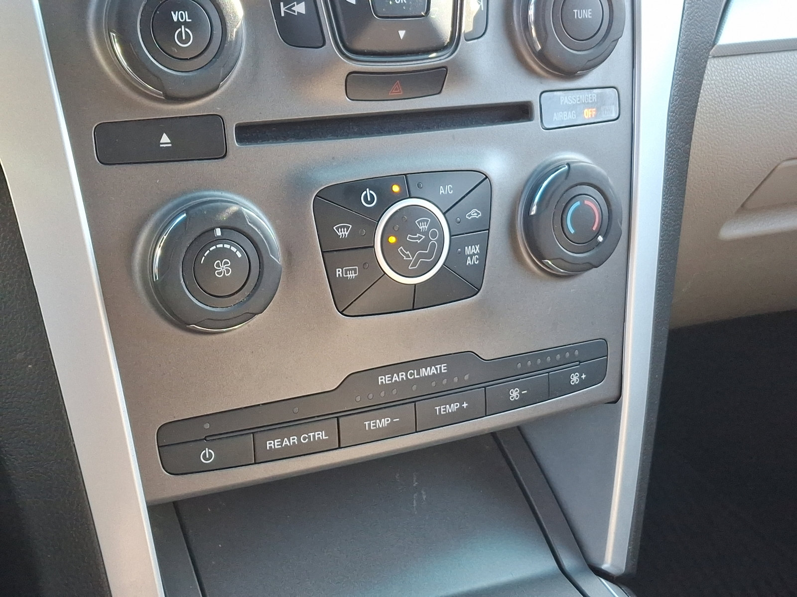 Used 2015 Ford Explorer XLT image 17