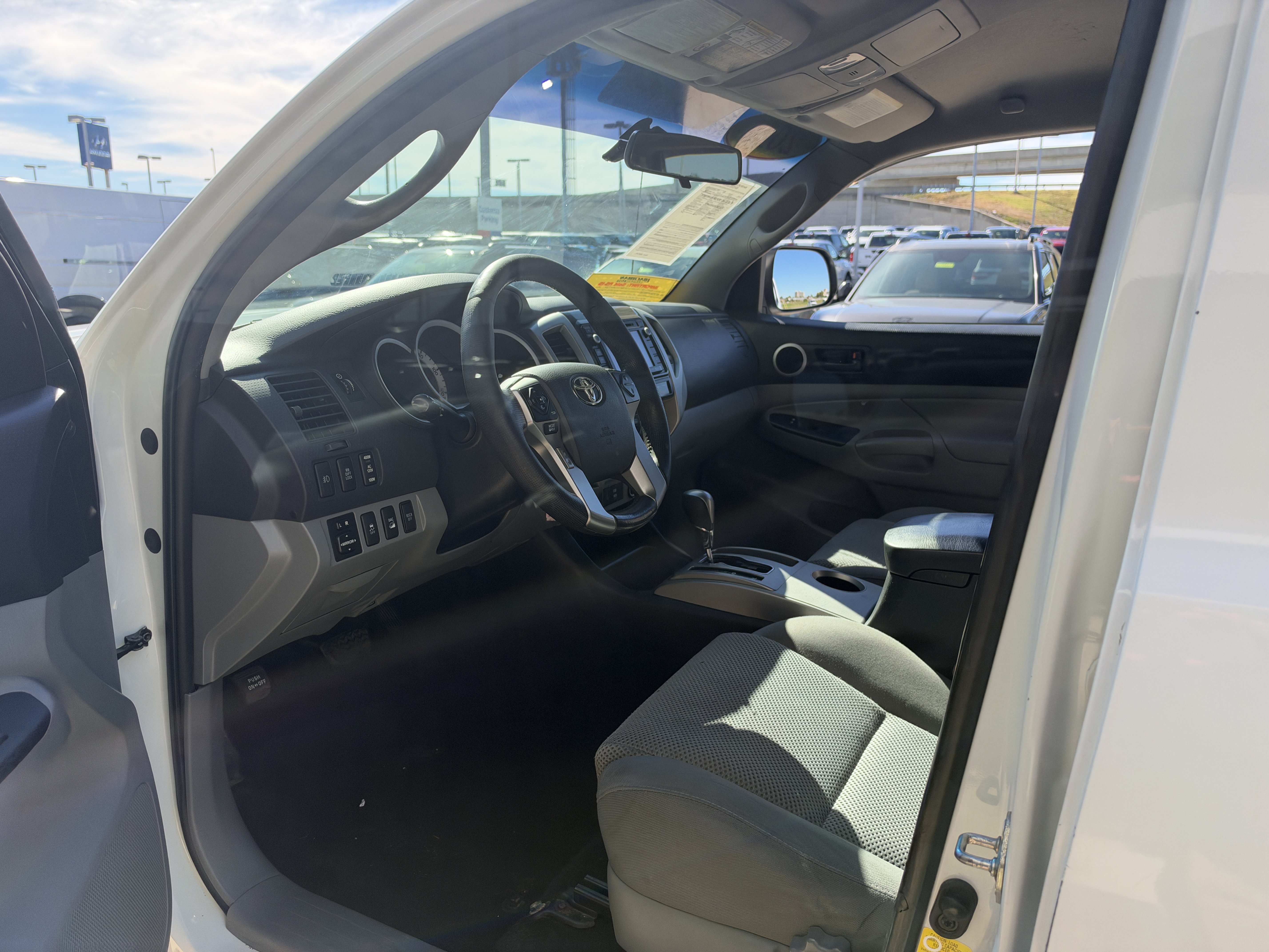 Used 2014 Toyota Tacoma 4x4 Double Cab w/ TRD Off-Road Package image 27