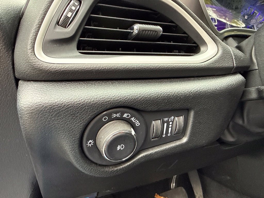 Used 2026 Chrysler Pacifica Select FWD image 23