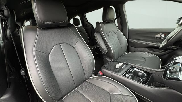 New 2027 Chrysler Pacifica Limited FWD image 22