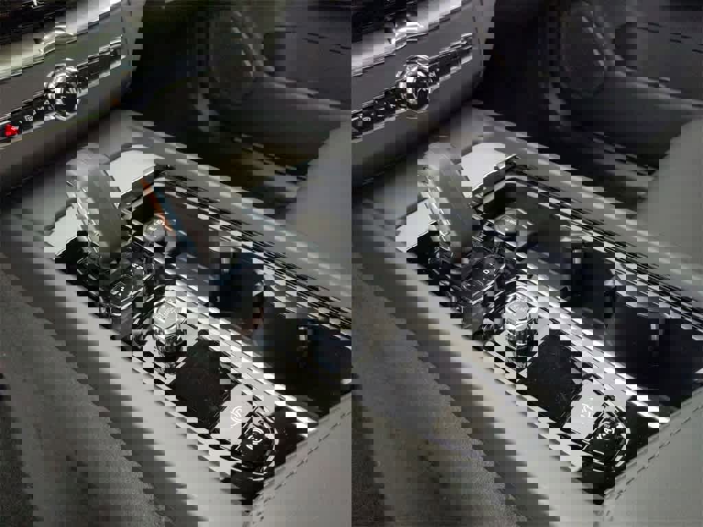 Used 2025 Volvo XC60 T8 Plus w/ Protection Package Premier image 23