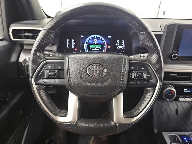 Used 2025 Toyota 4Runner SR5 AWD/4WD image 18