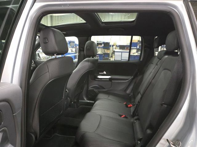 Used 2025 Mercedes-Benz GLB 250 4MATIC image 5