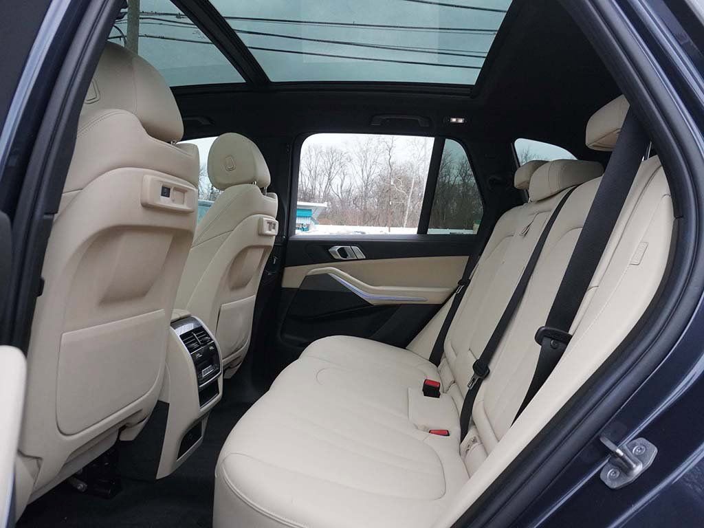 Used 2022 BMW X5 xDrive40i w/ Premium Package AWD/4WD image 42
