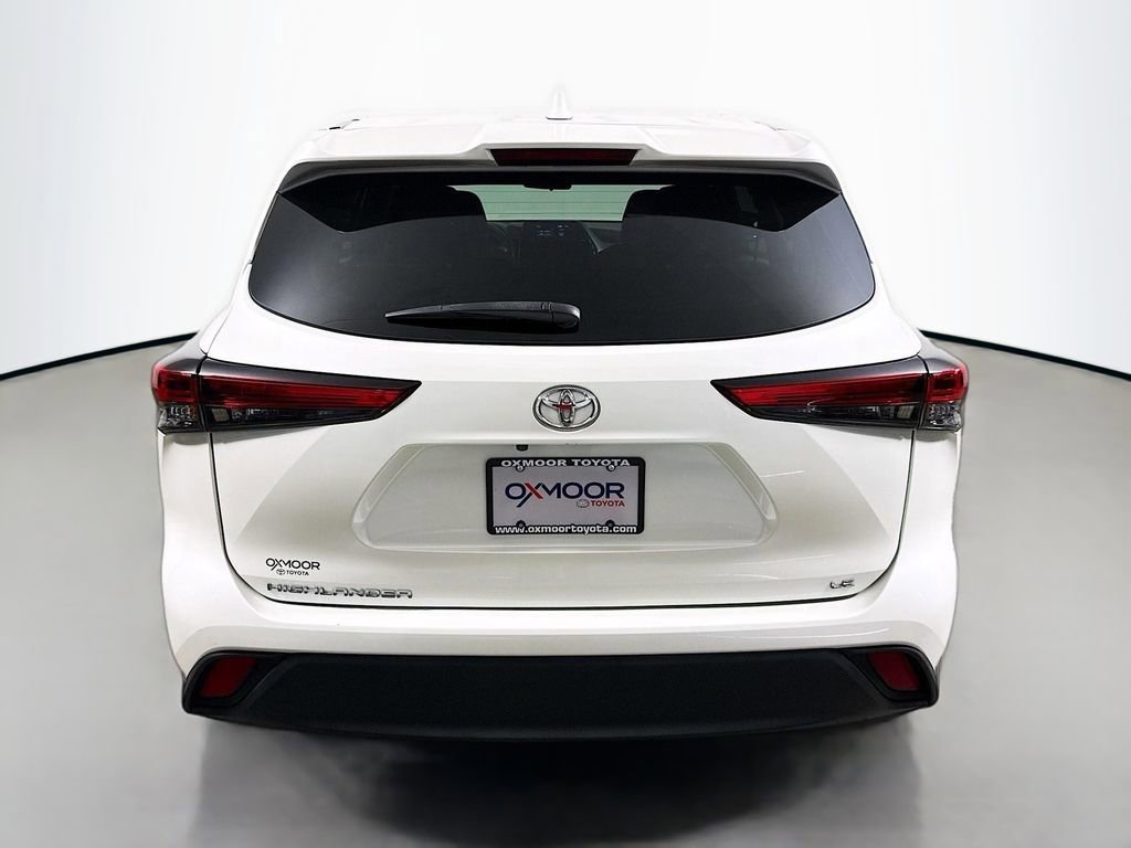 Used 2021 Toyota Highlander LE FWD image 6
