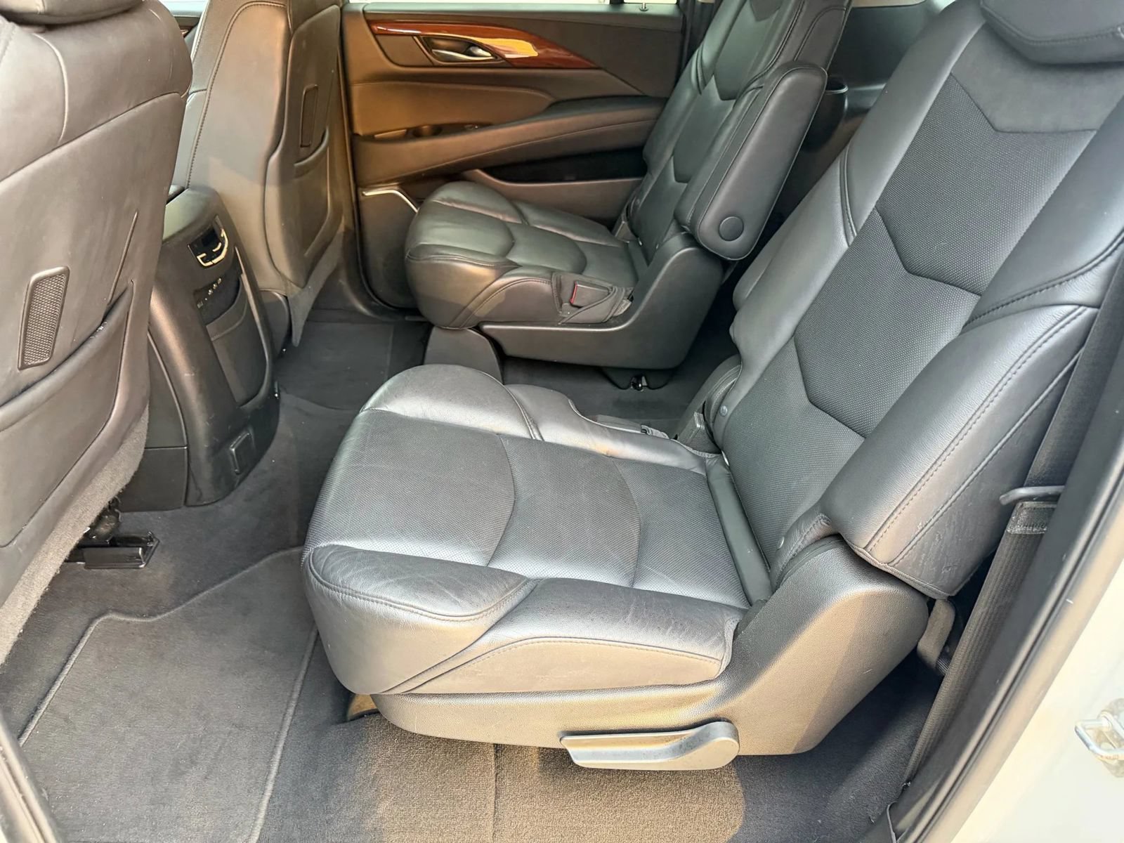 Used 2018 Cadillac Escalade ESV Luxury AWD/4WD image 4