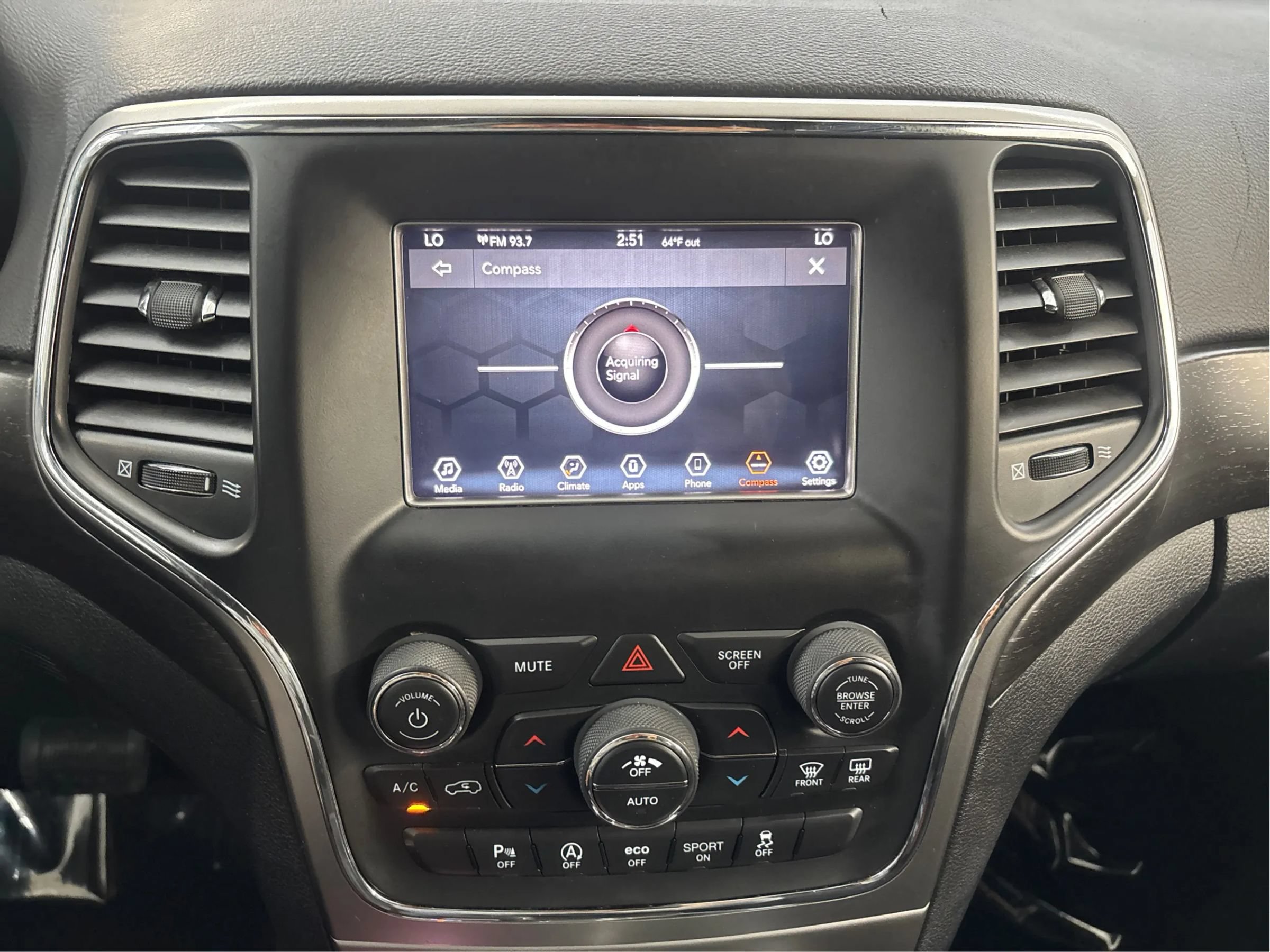 Used 2018 Jeep Grand Cherokee Laredo AWD/4WD image 33