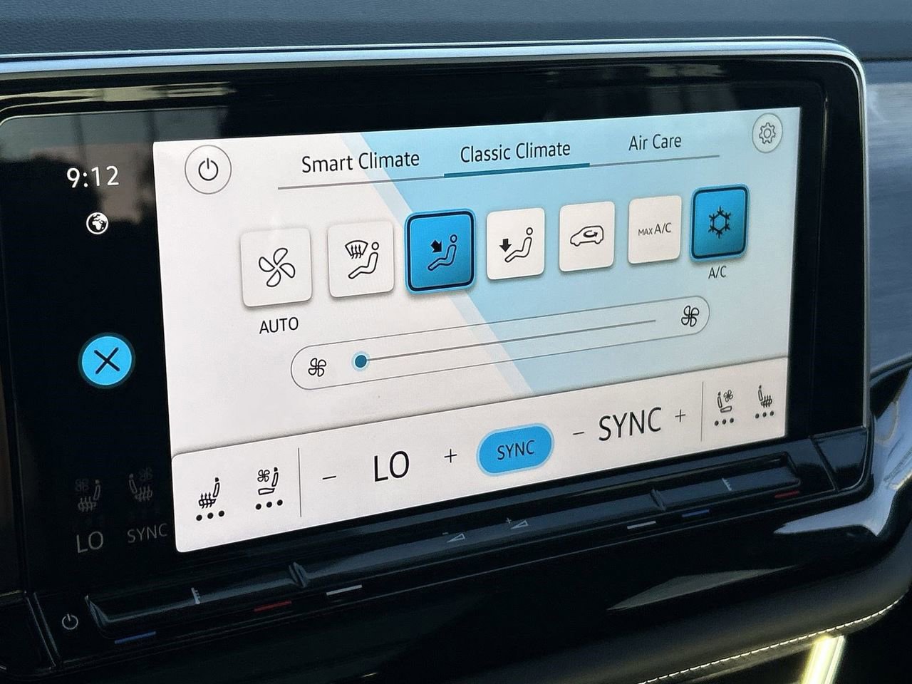 New 2026 Volkswagen Atlas Cross Sport SE image 24