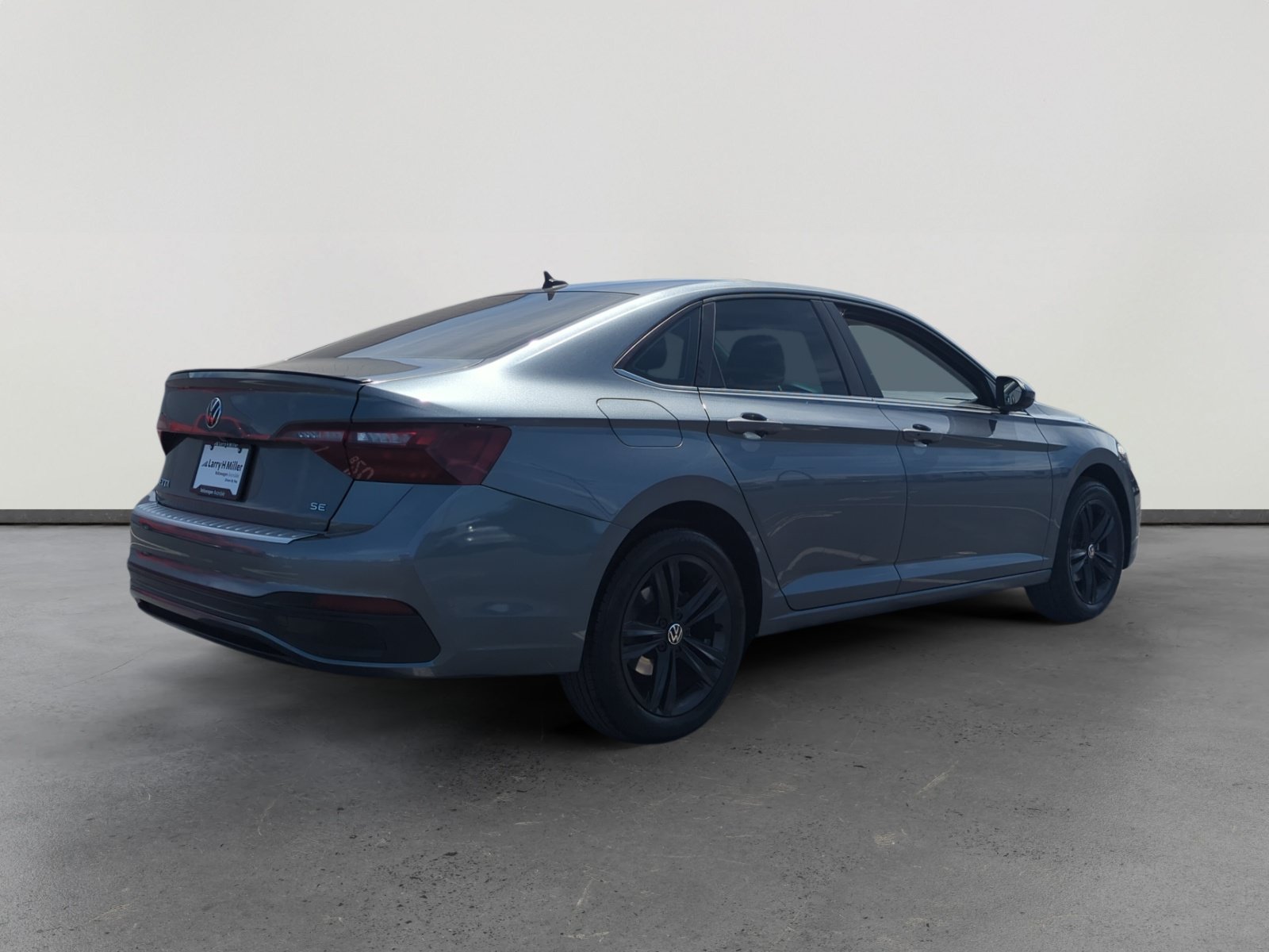 Certified 2023 Volkswagen Jetta SE w/ Panoramic Sunroof Package FWD image 5