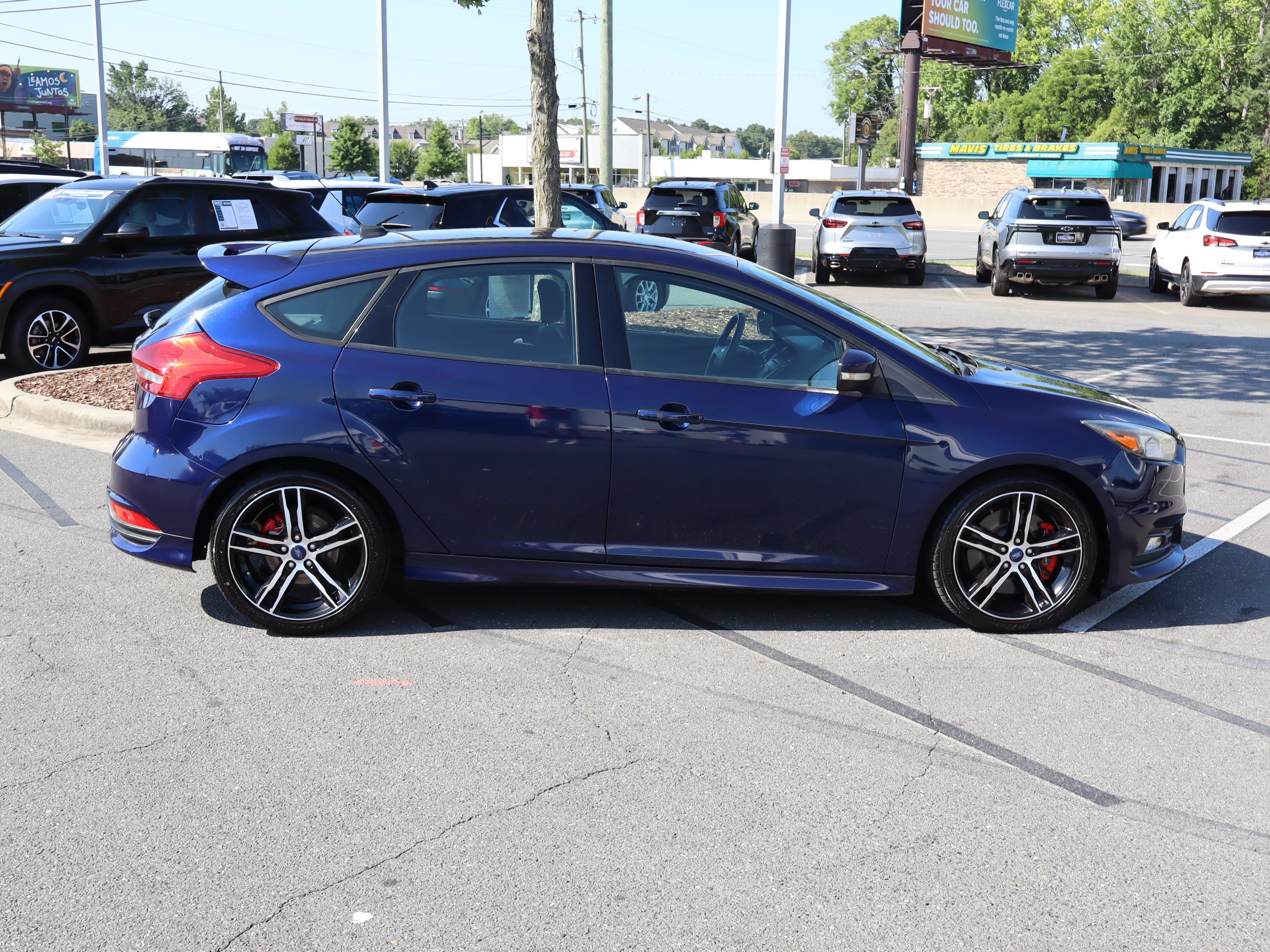 Used 2017 Ford Focus ST FWD image 11