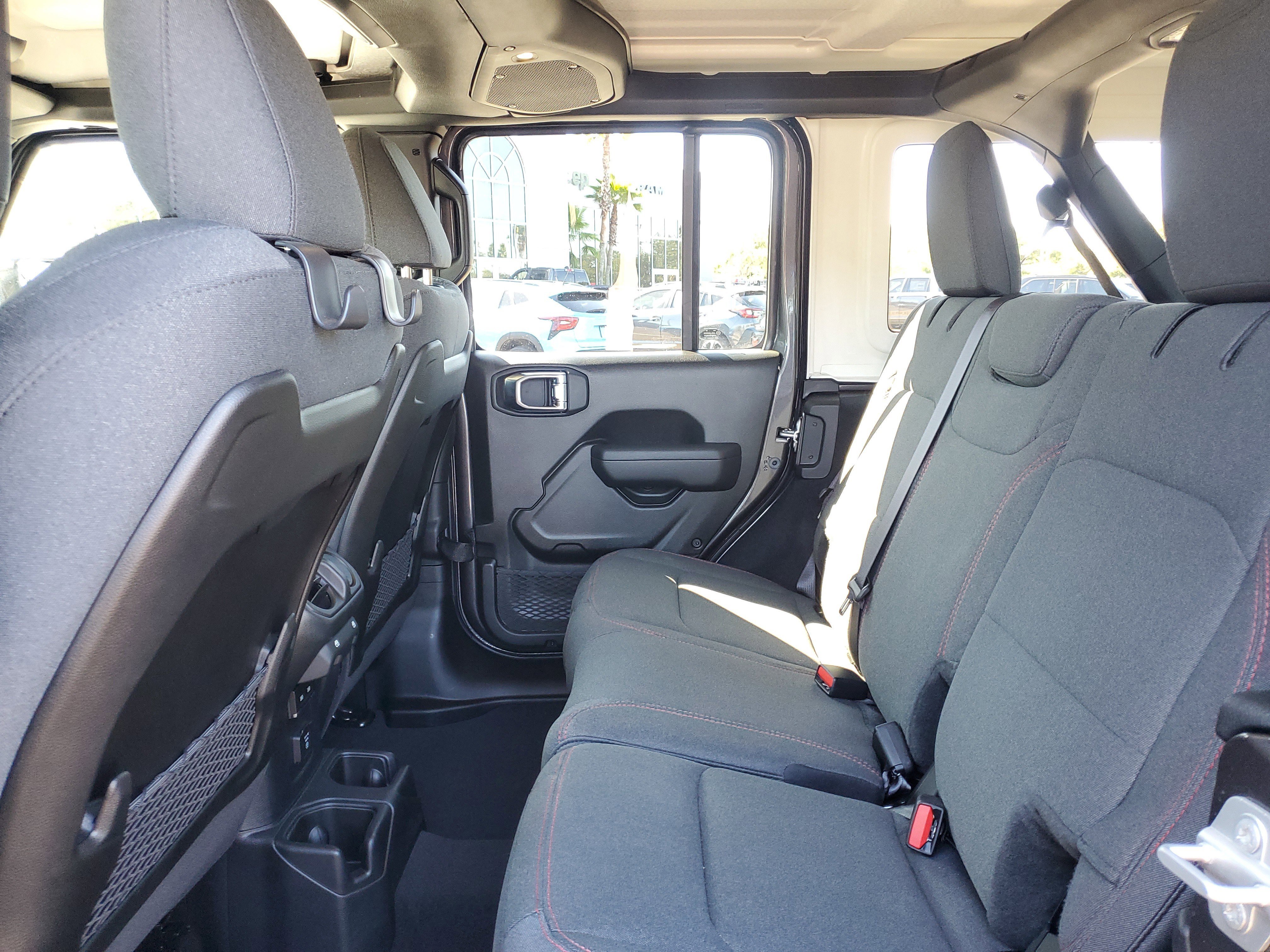 Used 2025 Jeep Wrangler Unlimited Rubicon w/ Convenience Group AWD/4WD image 12