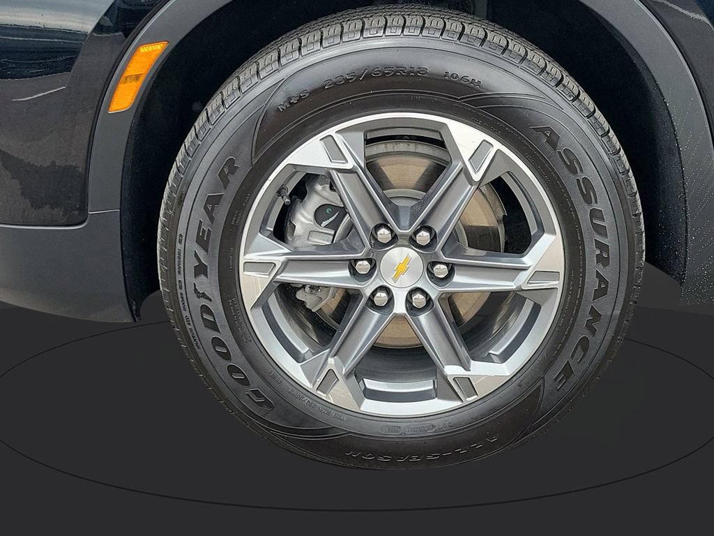 Used 2025 Chevrolet Blazer LT FWD image 9