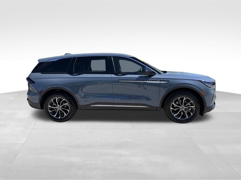 Used 2025 Lincoln Nautilus Premier AWD/4WD image 8