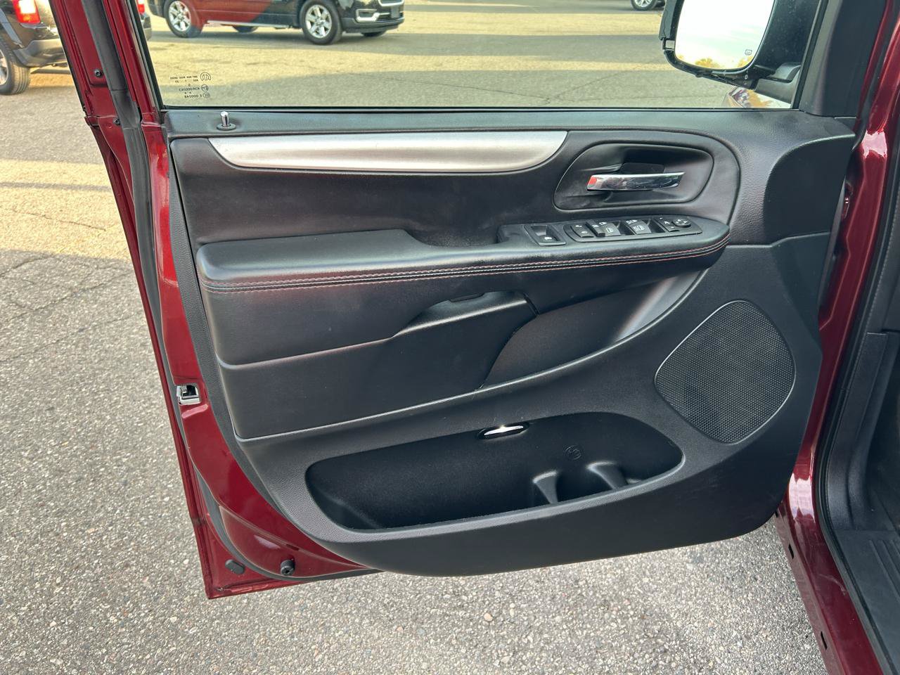 Used 2018 Dodge Grand Caravan GT FWD image 14