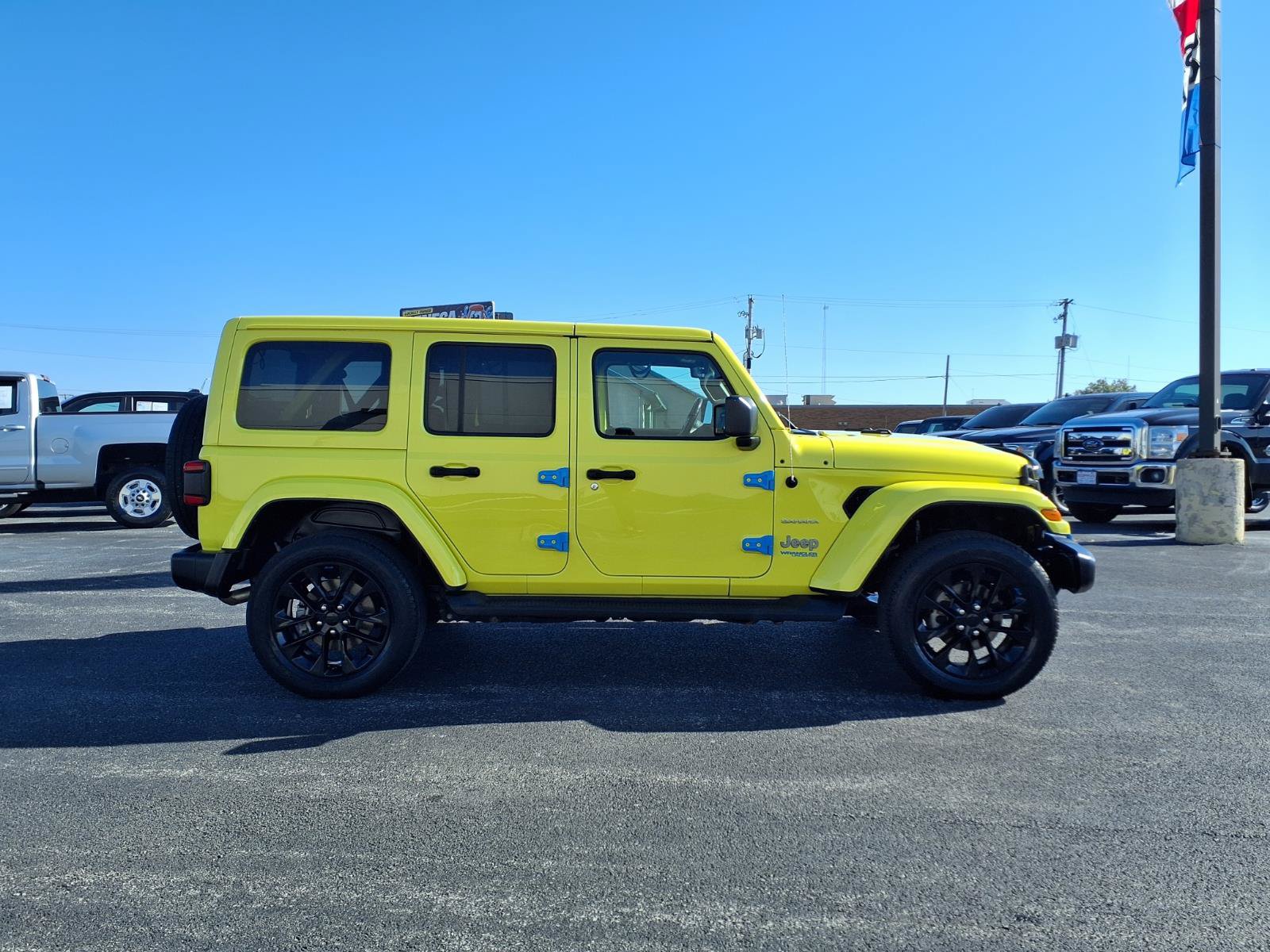 Used 2022 Jeep Wrangler Unlimited Sahara AWD/4WD image 5