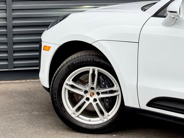 Certified 2025 Porsche Macan image 12