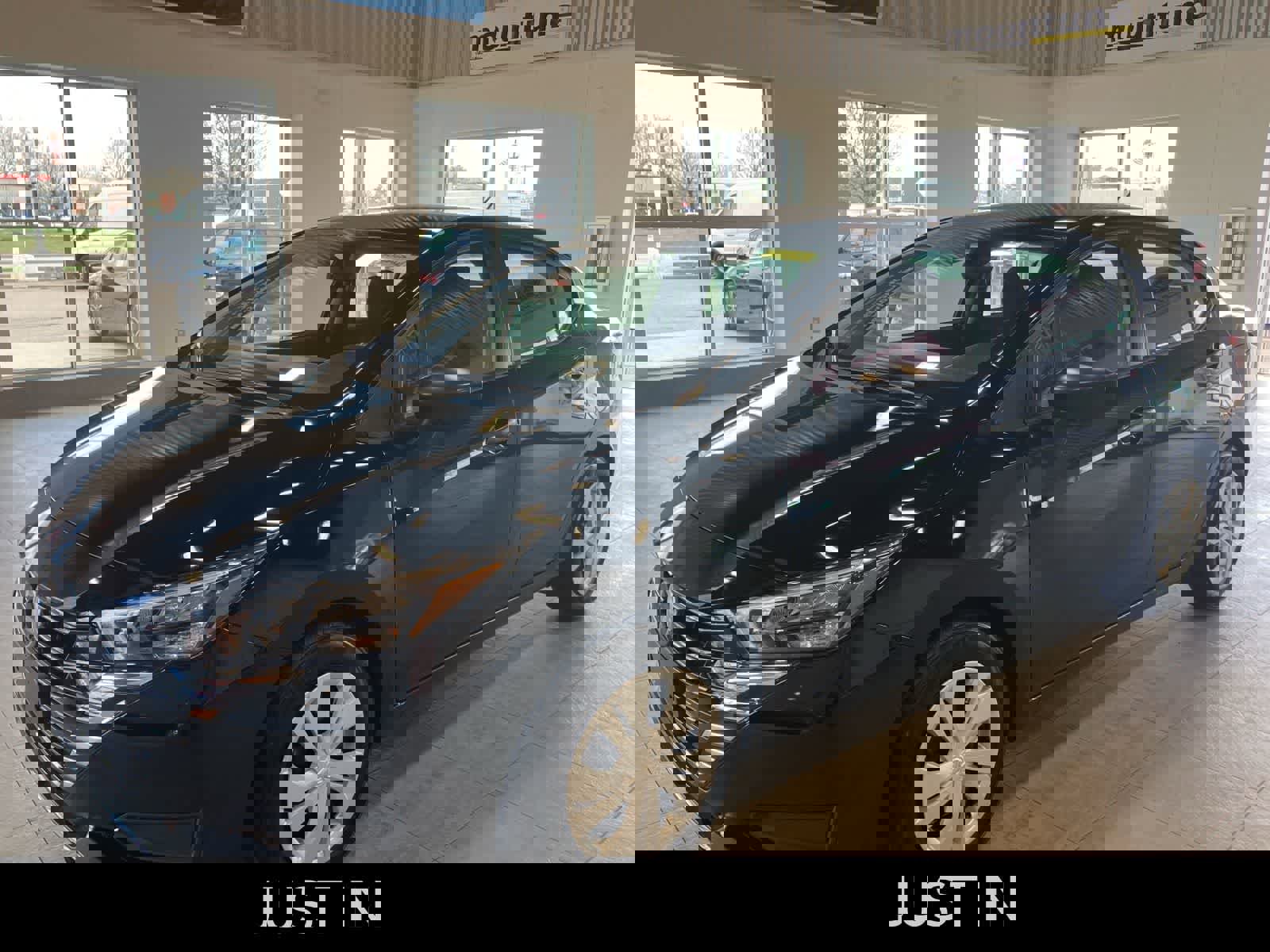 Used 2025 Nissan Versa S image 1