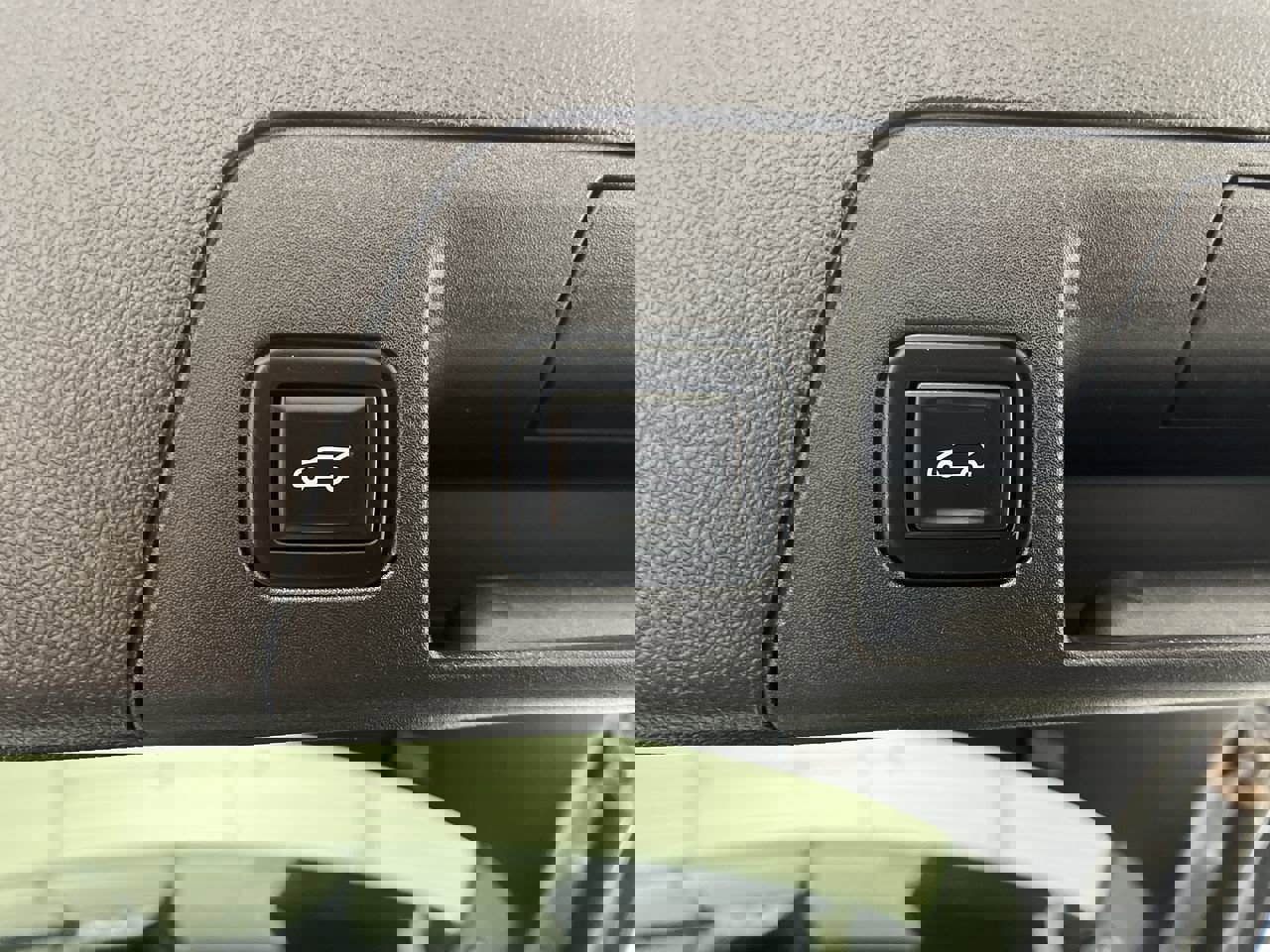 Used 2023 Buick Envision Avenir image 34