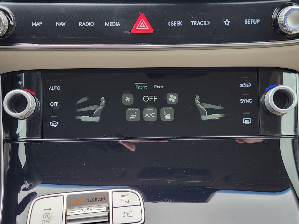 New 2026 Genesis GV70 2.5T AWD/4WD image 14