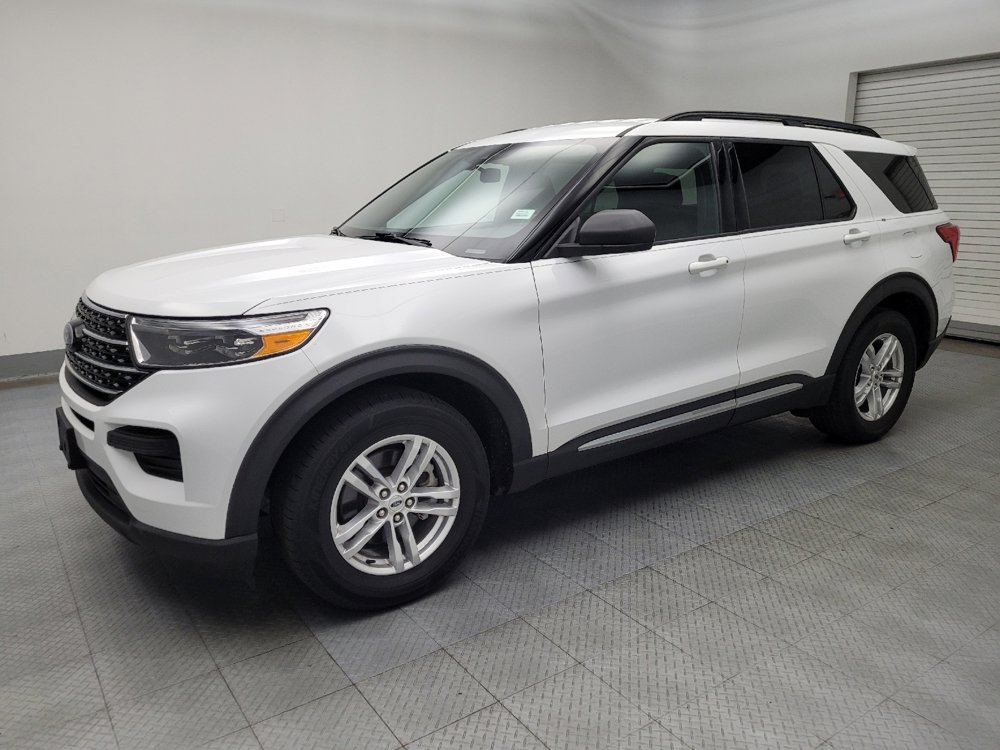 Used 2020 Ford Explorer XLT image 2