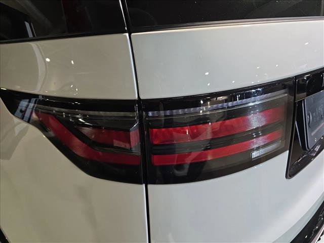 Certified 2024 Land Rover Discovery Dynamic SE image 30