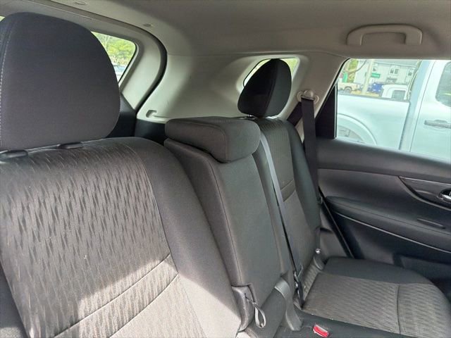 Used 2018 Nissan Rogue S image 16