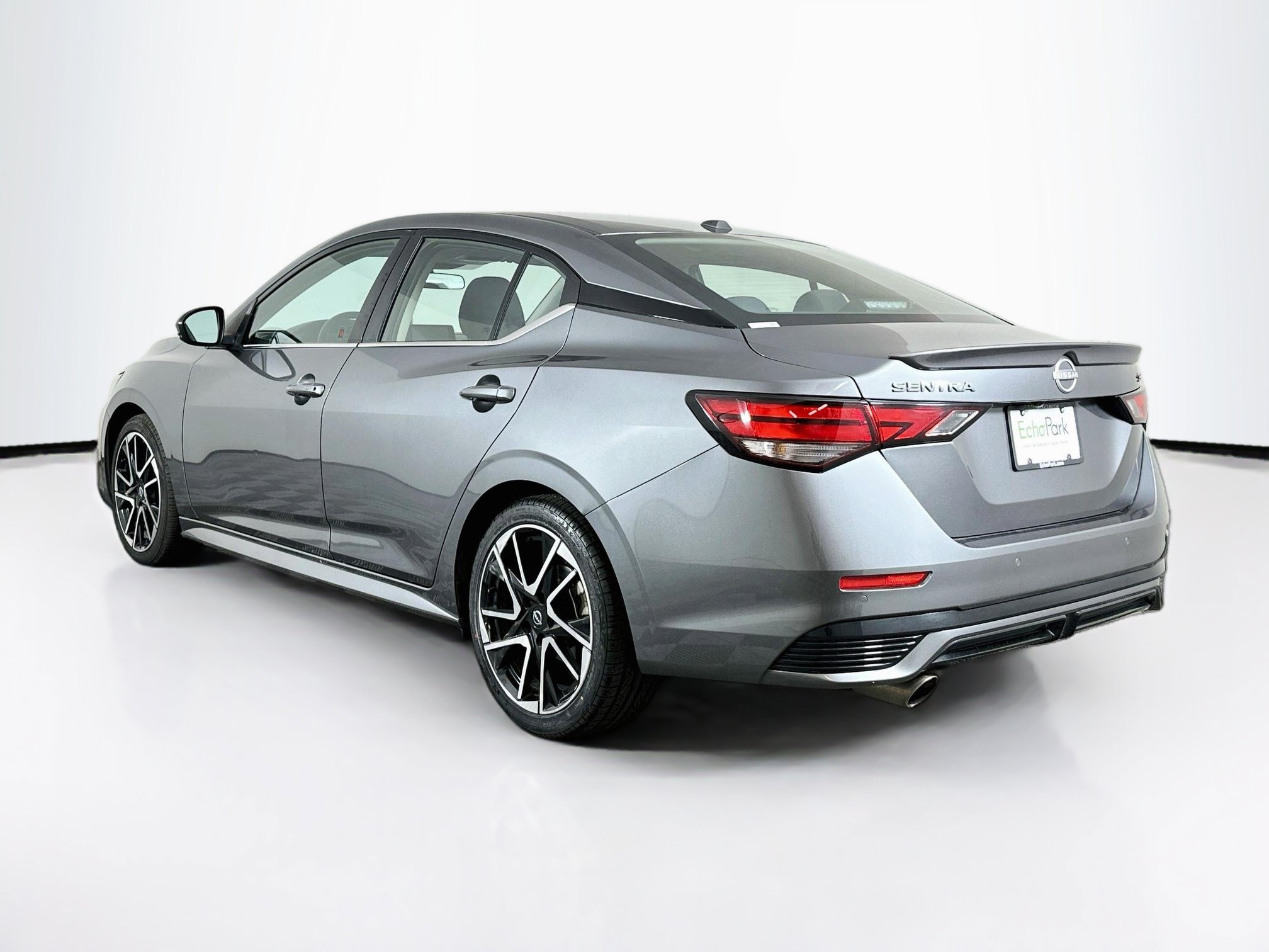 Used 2025 Nissan Sentra SR FWD image 5