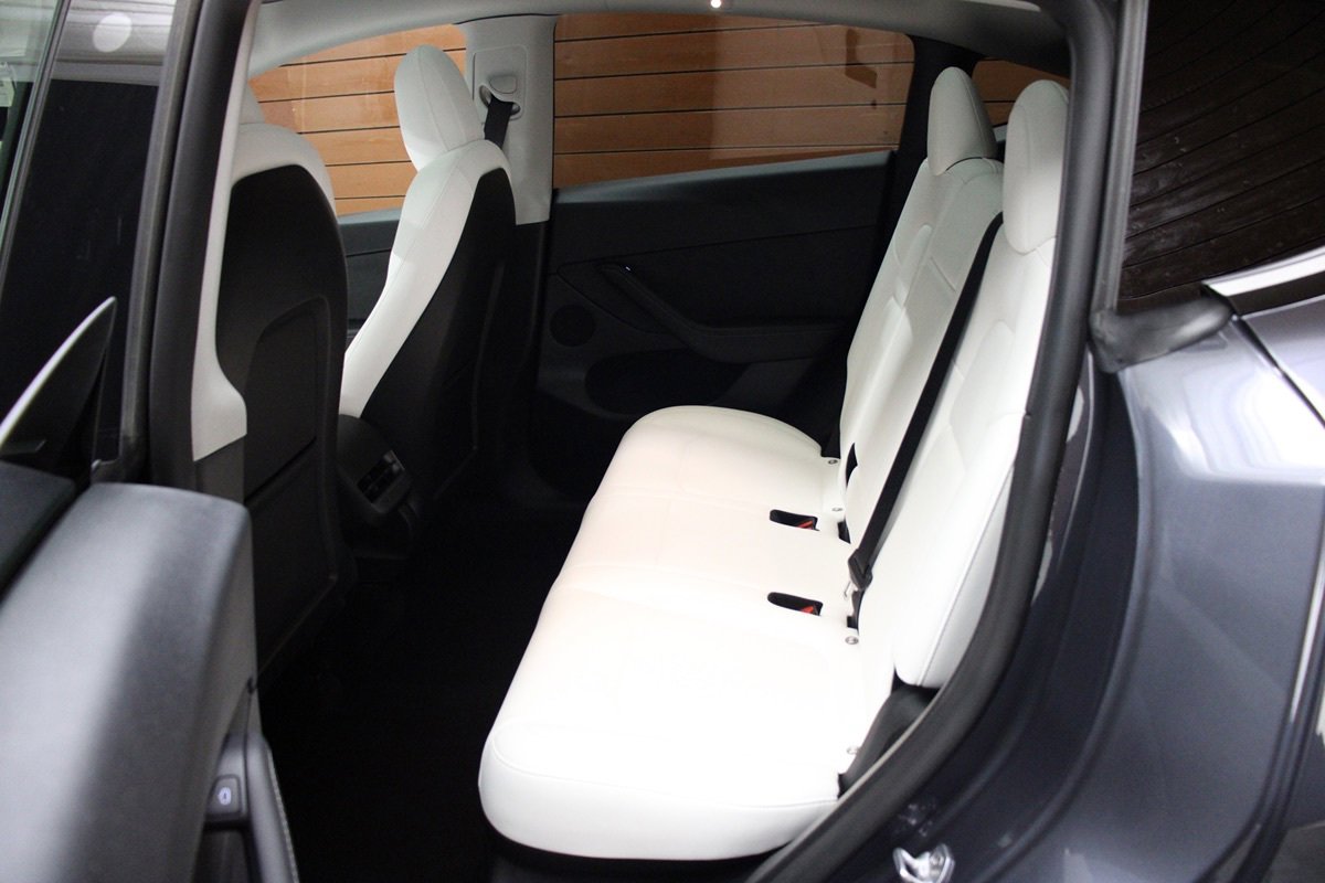 Used 2022 Tesla Model Y Long Range AWD/4WD image 43