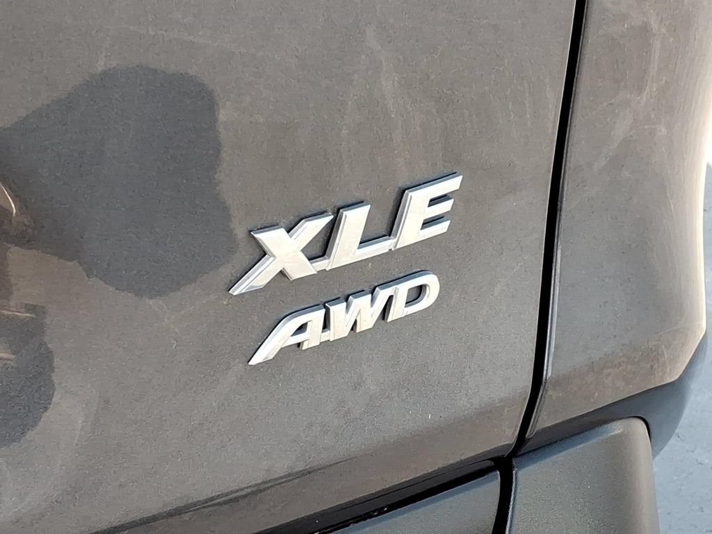 Used 2021 Toyota RAV4 XLE AWD/4WD image 10
